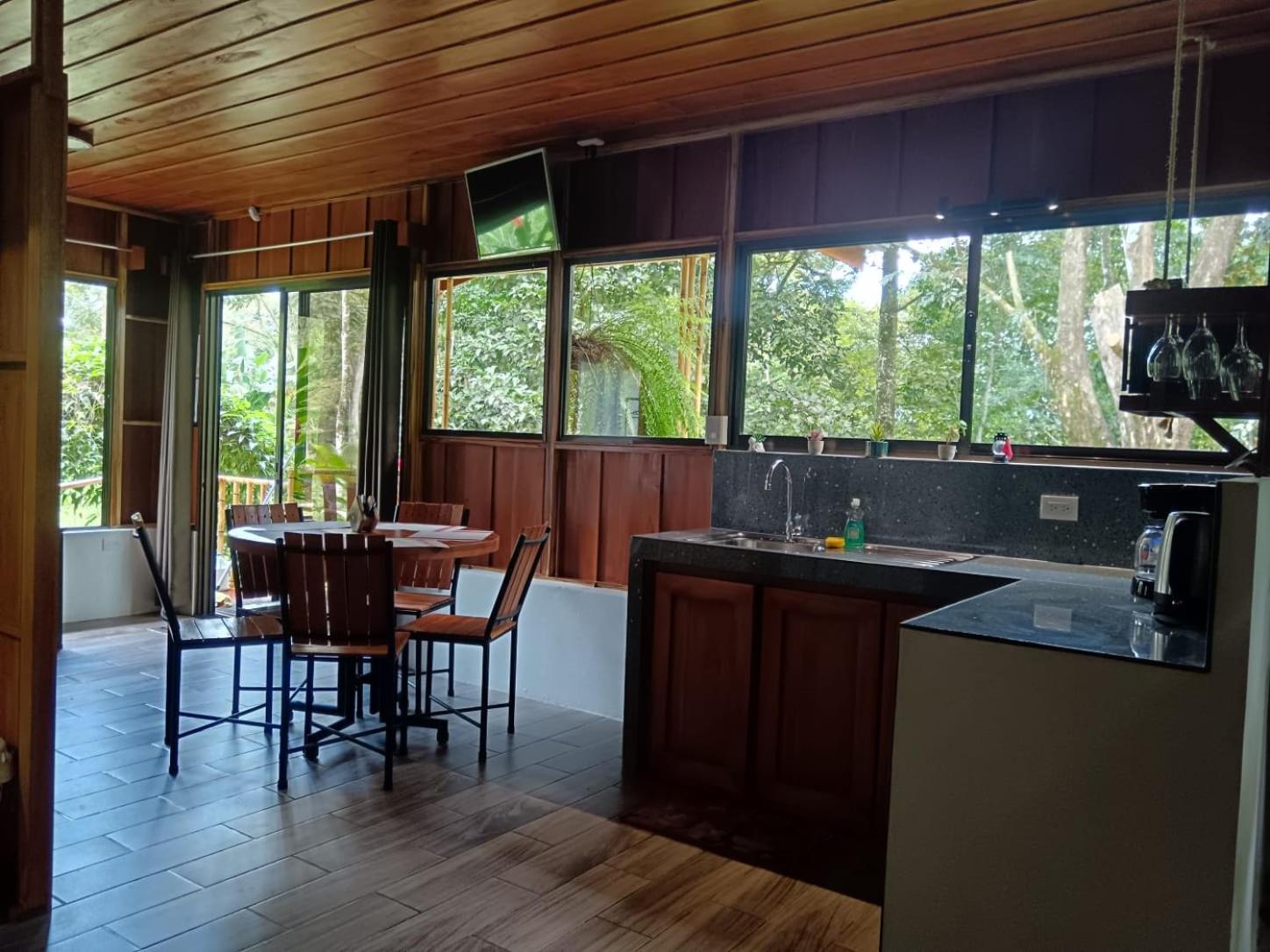 Gambas Lodge Ла Фортуна Экстерьер фото